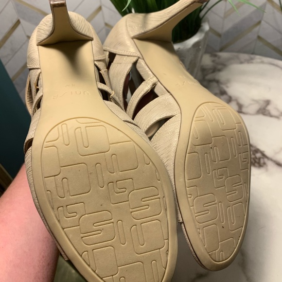 Nude tan heels - Picture 3 of 4